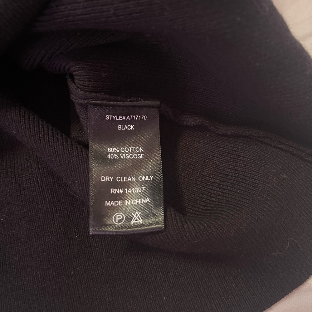 ASTR The Label Black Long Sleeve One Shoulder Ribbed Crop  Top - Picture 5 of 7